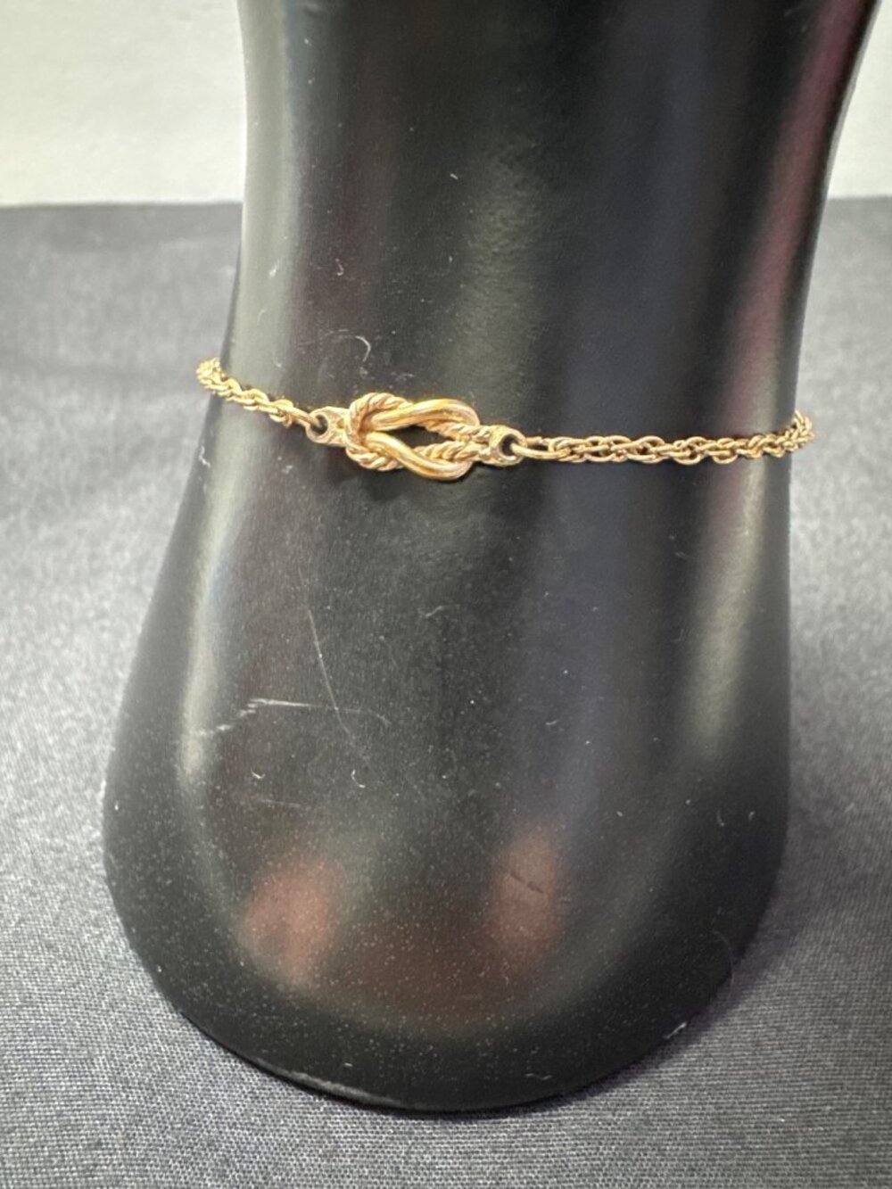 Gold-Tone Avon 1982 Rope Sailors Knot Chain Bracelet With Lobster Clasp 7 Inches